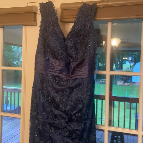 Navy lace a line princess v neck - Picture 2 of 8